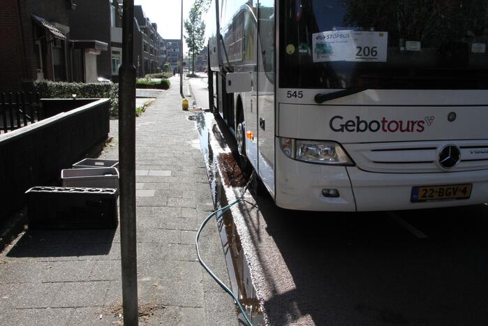 Touringcar lekt brandstof