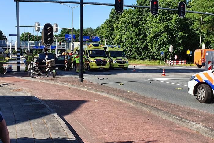 Bestelwagen botst op ambulance