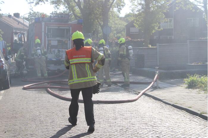 Schuur verwoest door uitslaande brand