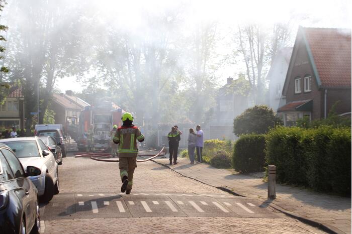 Schuur verwoest door uitslaande brand