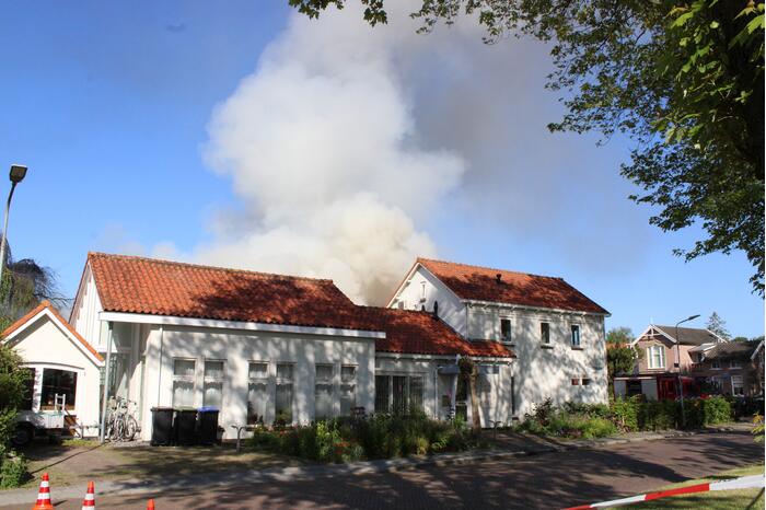 Schuur verwoest door uitslaande brand