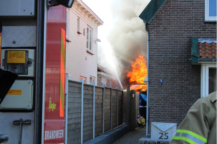Schuur verwoest door uitslaande brand