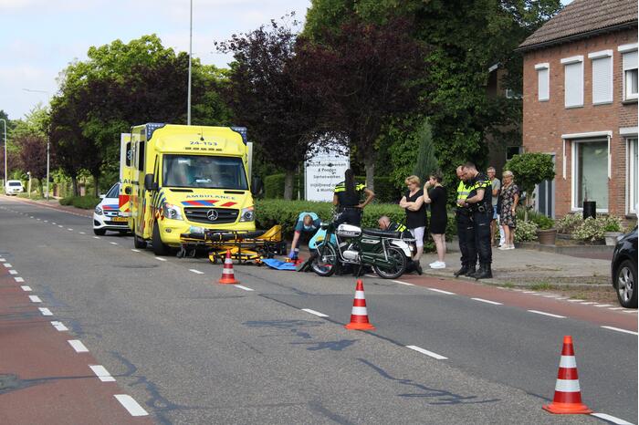 Brommerrijder onderuit bij verkeersongeval