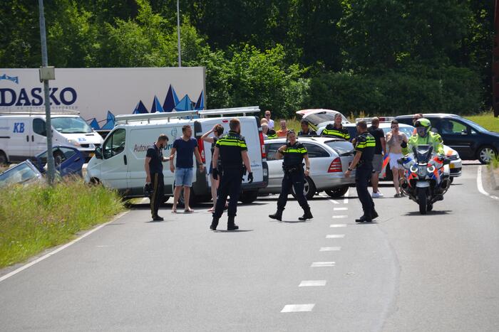 Verkeersruzie eindigt in ongeval met meerdere voertuigen