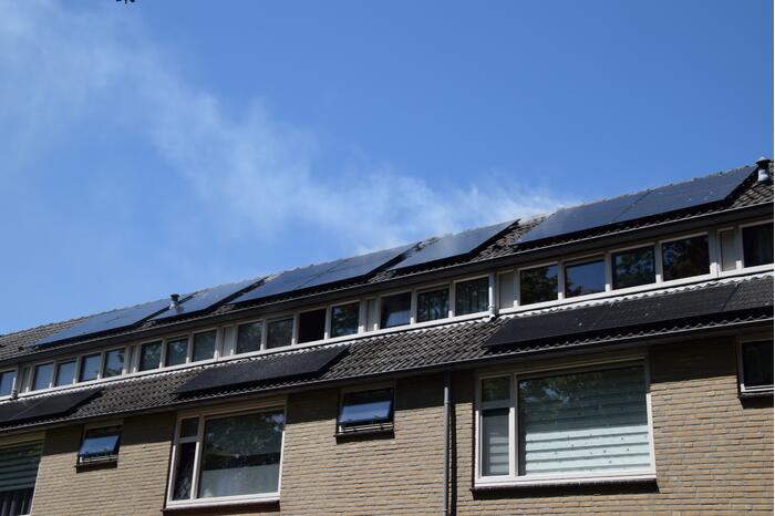 Veel rook bij brand op dak