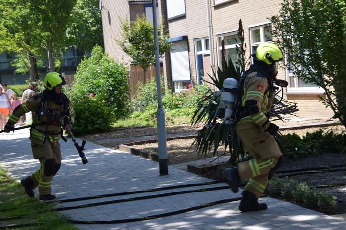 Veel rook bij brand op dak