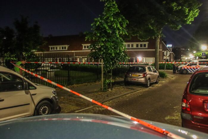 Politie schiet man neer met vuurwapen