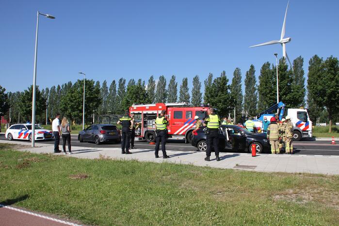 Automobilist ernstig gewond bij botsing tegen lantaarnpaal