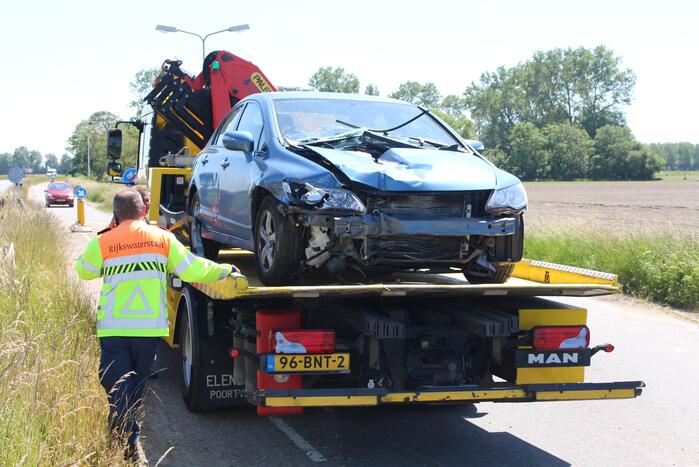 Automobilist botst op schrikhek