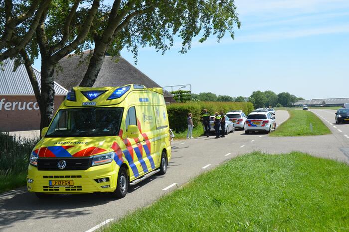 DHL-bus botst op fietser