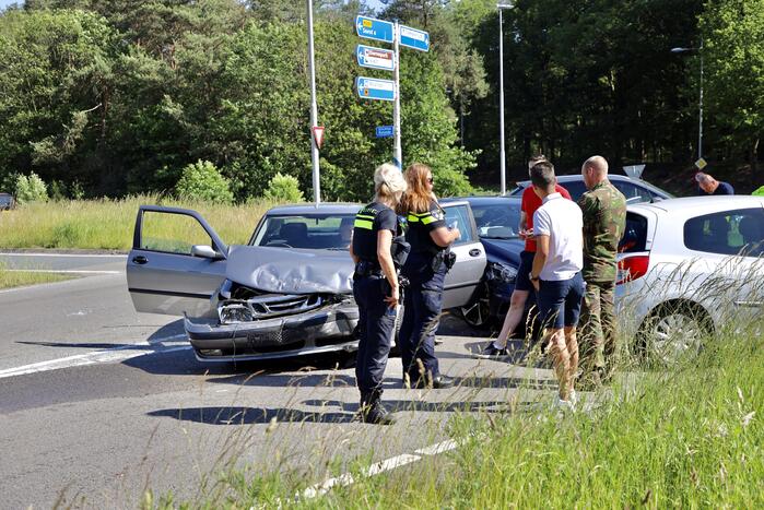 Twee auto's in de kreukels na botsing