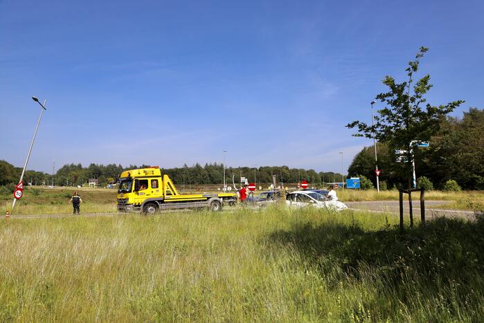 Twee auto's in de kreukels na botsing