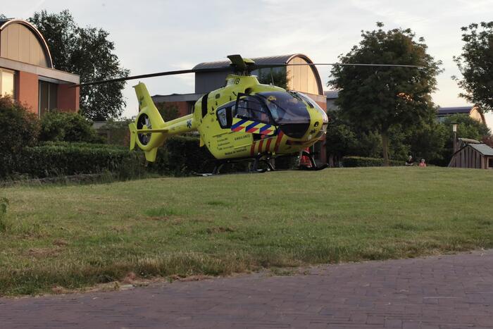 Traumahelikopter landt voor incident in woning