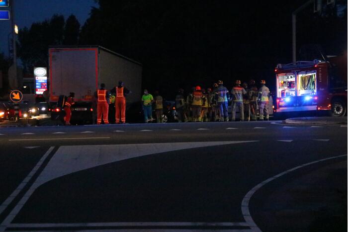 Bestuurder gewond na ongeval tussen personenauto en vrachtwagen