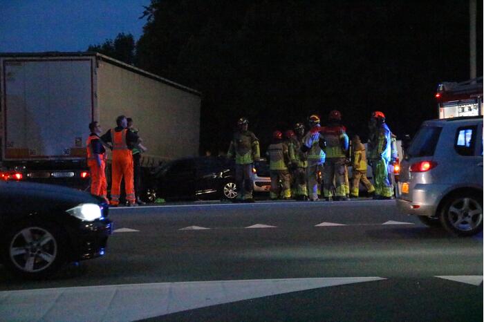 Bestuurder gewond na ongeval tussen personenauto en vrachtwagen