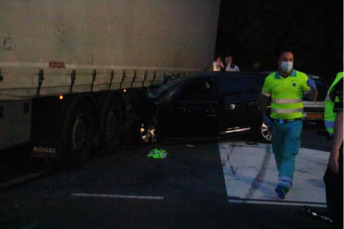 Bestuurder gewond na ongeval tussen personenauto en vrachtwagen