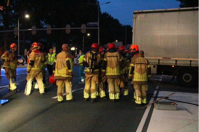 Bestuurder gewond na ongeval tussen personenauto en vrachtwagen
