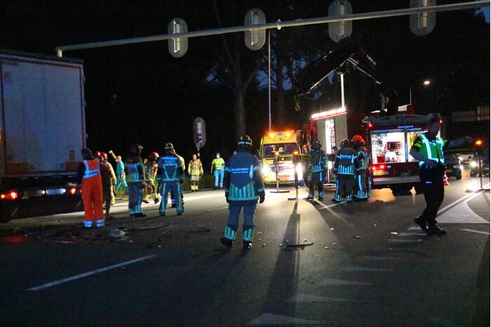 Bestuurder gewond na ongeval tussen personenauto en vrachtwagen