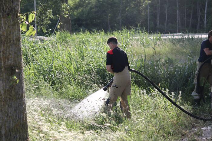 Brandweer blust bermbrand
