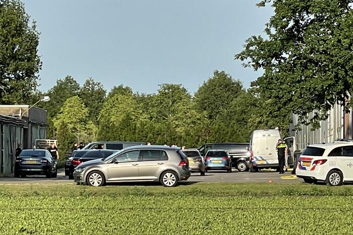 Arrestatieteam en FIOD vallen loods binnen