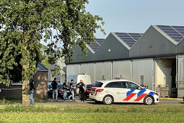 Arrestatieteam en FIOD vallen loods binnen