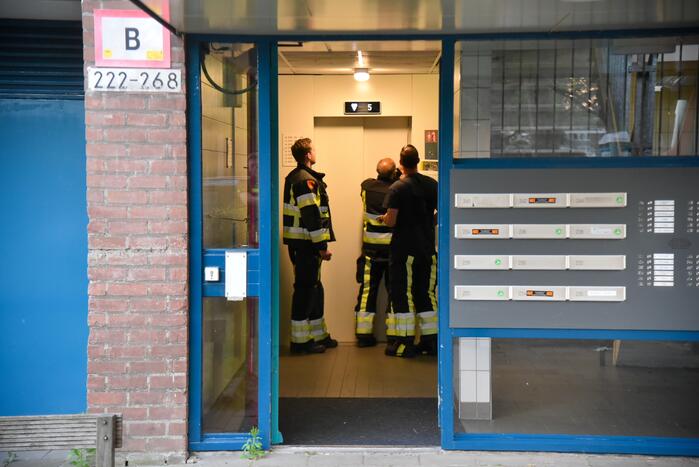 Onderzoek naar brandlucht in lift