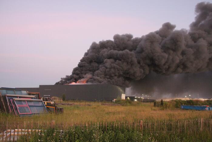 Zeer grote brand in recyclebedrijf