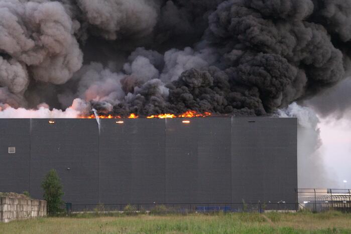 Zeer grote brand in recyclebedrijf