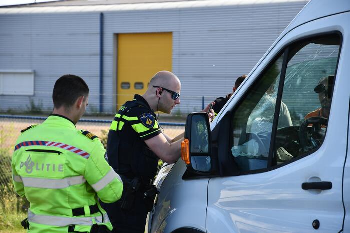 Fietsers gewond na ongeval met bestelbus