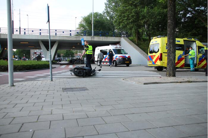 Scooterrijder gewond bij botsing met auto