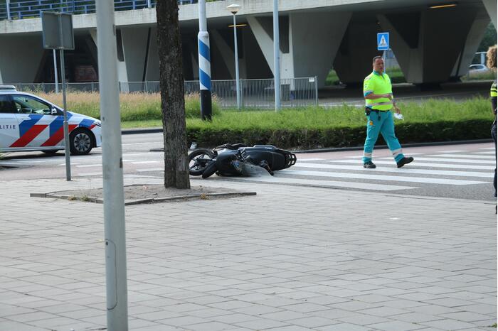 Scooterrijder gewond bij botsing met auto