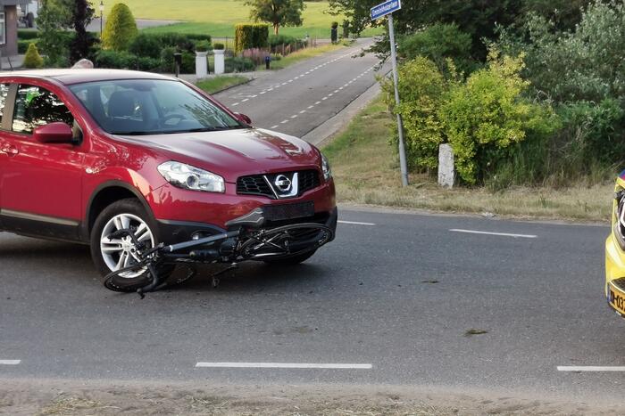 Wielrenner gewond bij botsing met auto