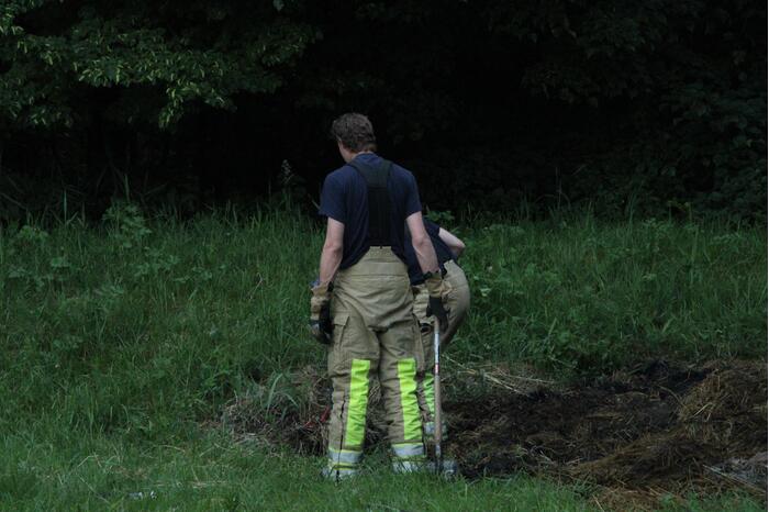 Hooibalen in brand gestoken