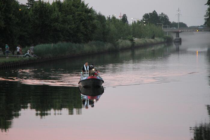 Zoektocht naar mogelijke drenkeling na aantreffen boot