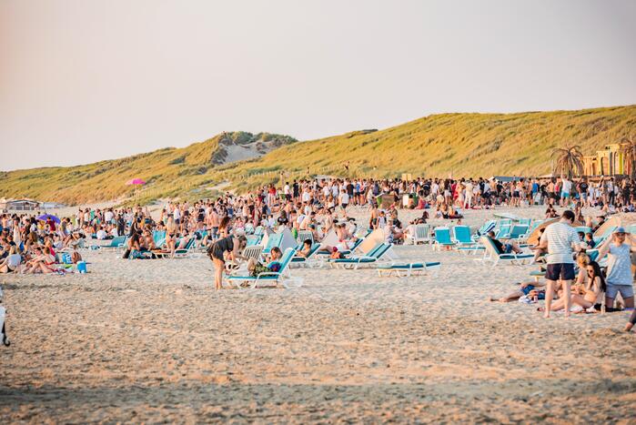 Strand ontruimd na drukte