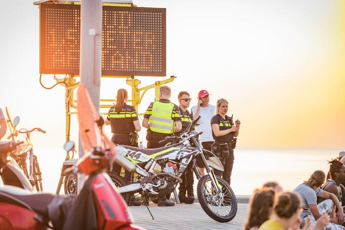 Strand ontruimd na drukte