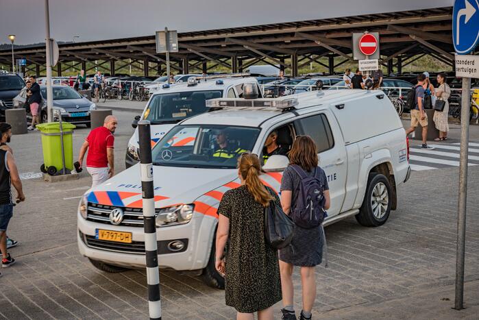 Strand ontruimd na drukte