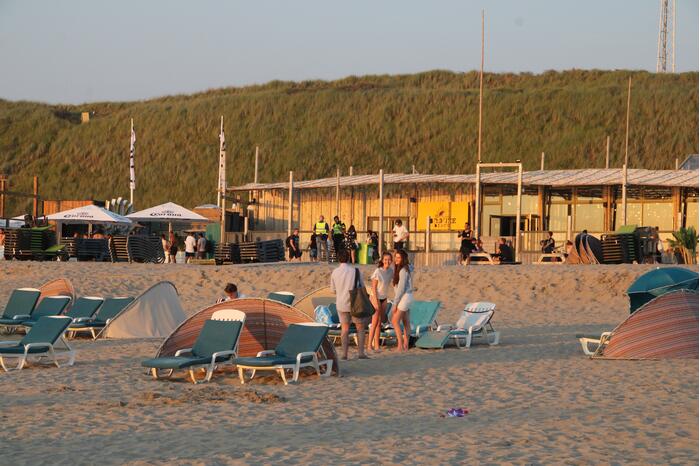 Strand ontruimd na drukte