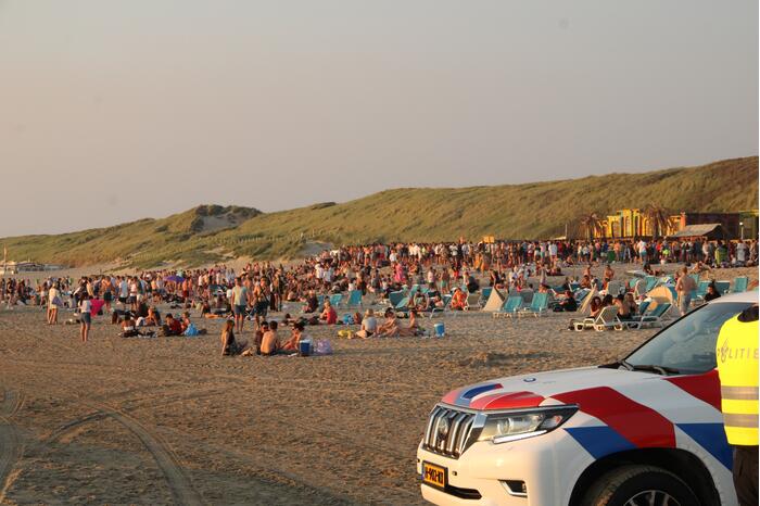 Strand ontruimd na drukte