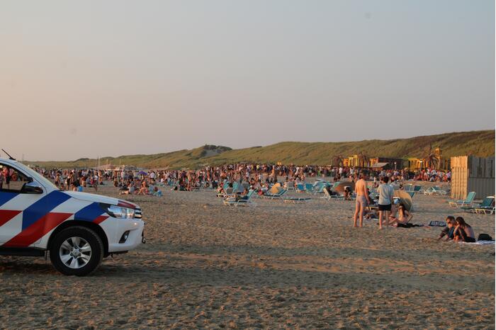 Strand ontruimd na drukte