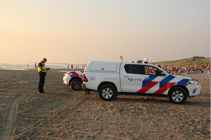 Strand ontruimd na drukte