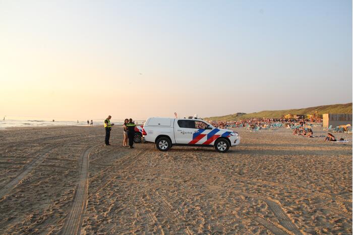 Strand ontruimd na drukte