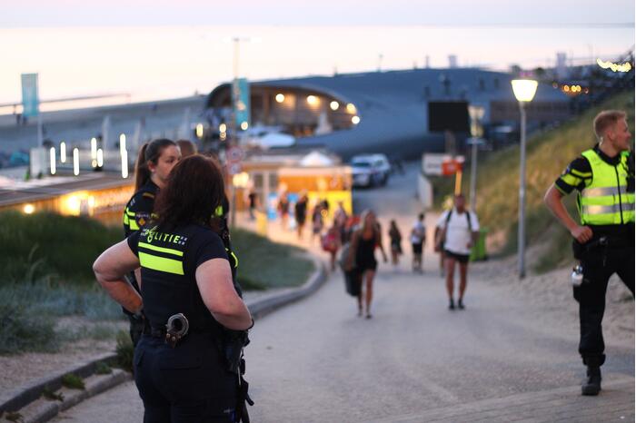 Strand ontruimd na drukte