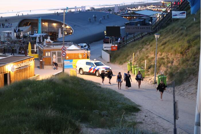 Strand ontruimd na drukte