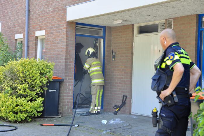 Deur woning opengeramd bij brand in woning