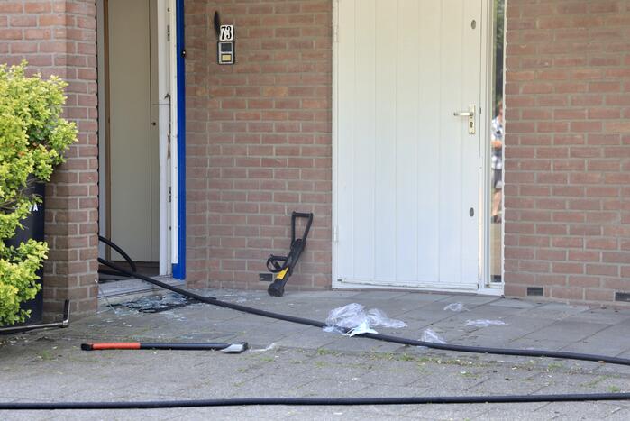 Deur woning opengeramd bij brand in woning