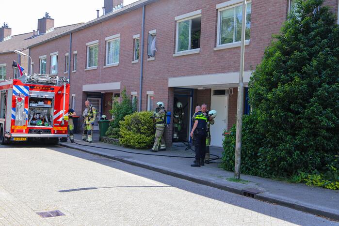 Deur woning opengeramd bij brand in woning