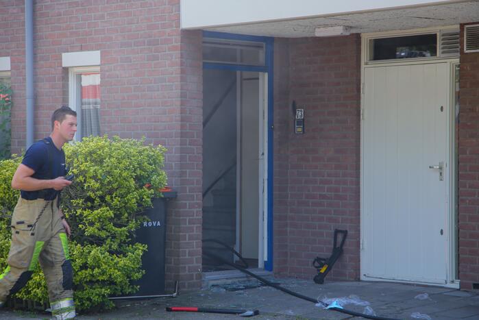 Deur woning opengeramd bij brand in woning