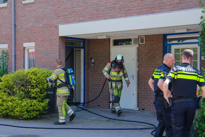 Deur woning opengeramd bij brand in woning