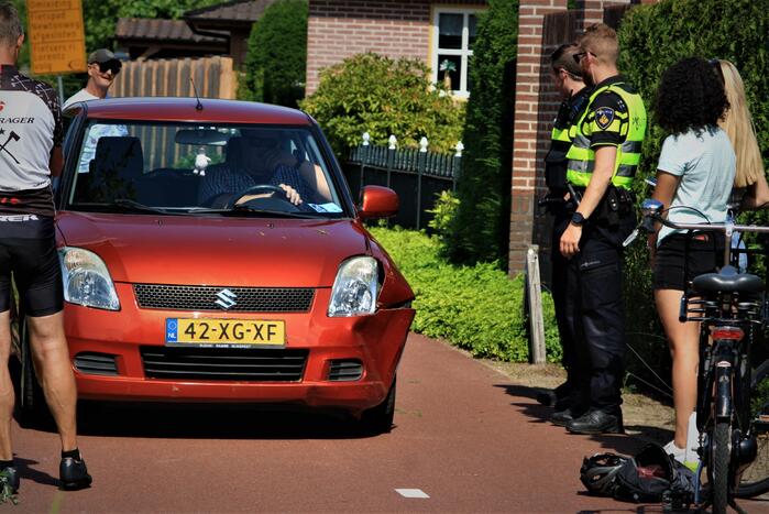 Bestuurster raakt onwel en verliest controle over personenauto